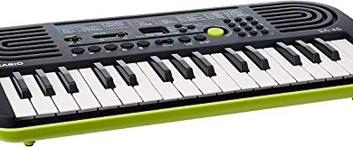 Casio SA-46 Mini Tastiera Elettronica Polifonica ad 8 Voci e 32 Tasti, Nero e Verde
